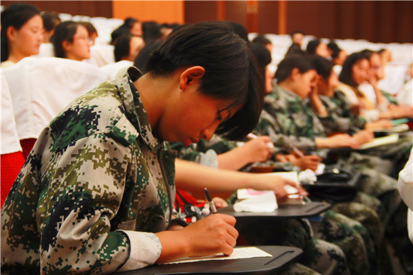 2016092308531511.jpg 必赢官网党委副书记刘晓兵为新生做入学教育报告会