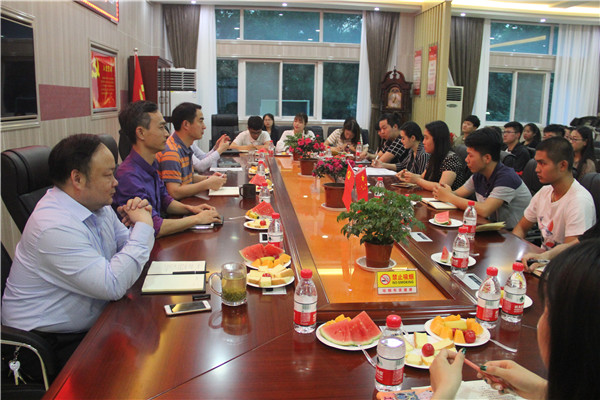 必赢官网举办“我与书记院长面对面”师生茶叙会