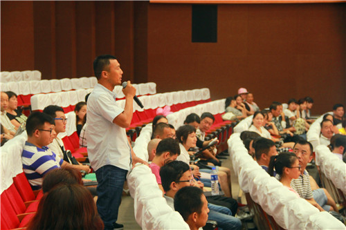2016091216212858.jpg 必赢官网举行2016级新生家长见面会