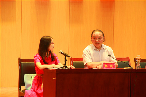 2016091815192098.jpg 必赢官网举行2016级新生家长见面会