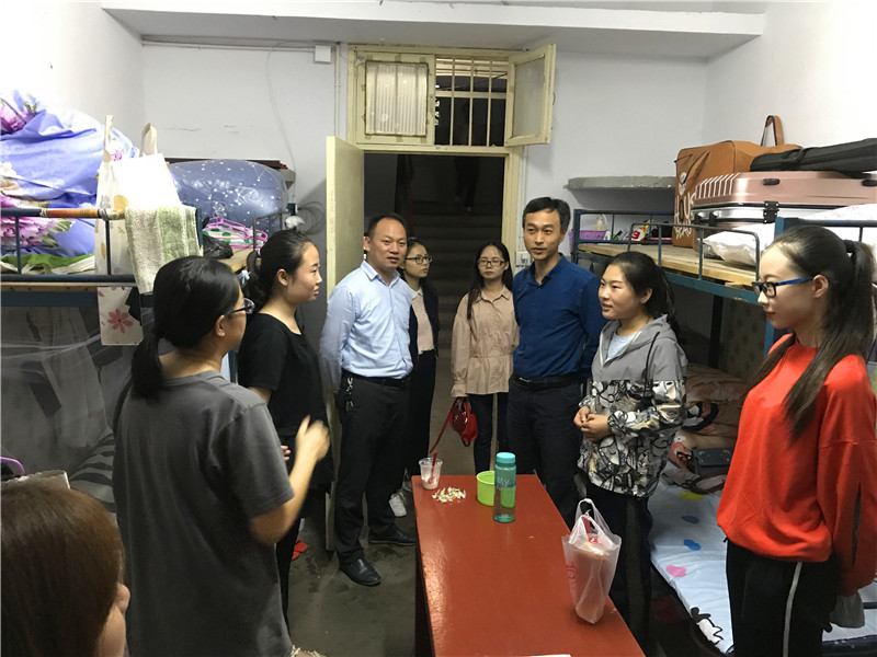 2017091110290782.jpg 必赢官网圆满完成2017级迎新工作