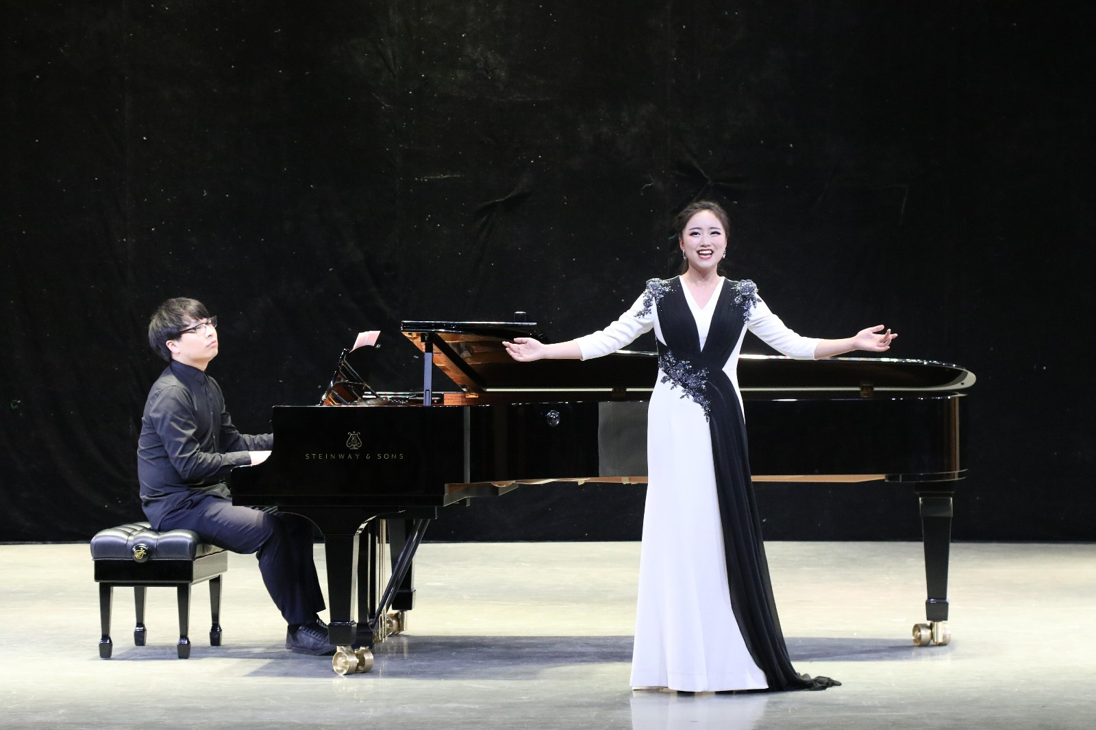 2018061308414615.jpg 华中师范大学学生汇报音乐会在必赢官网成功举办